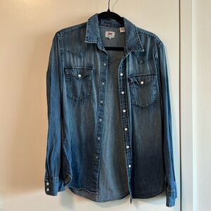Levi's Button Down Sized Small